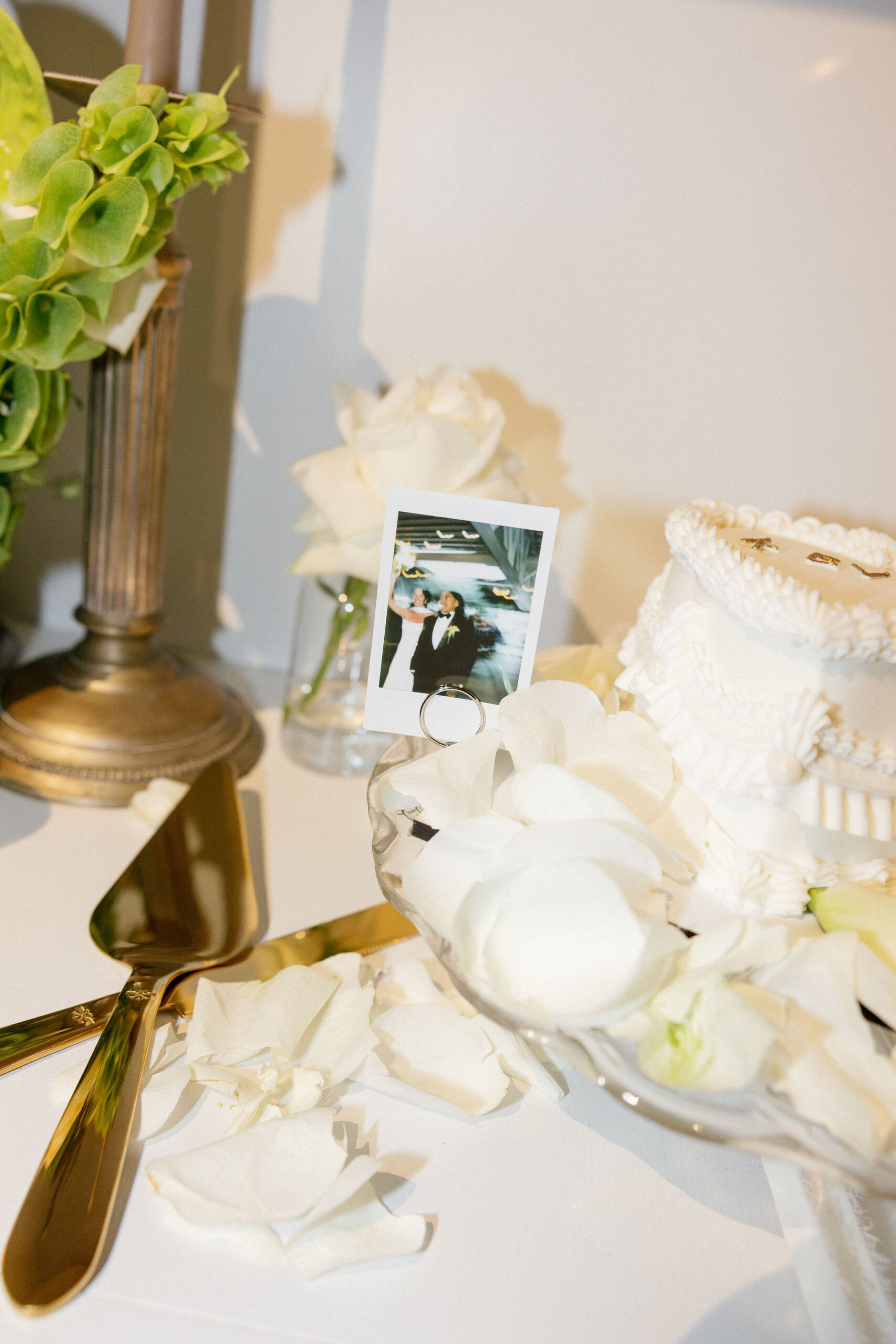 Safe and Stunning Cake Florals: Wedding Flowers to Avoid and What to ...